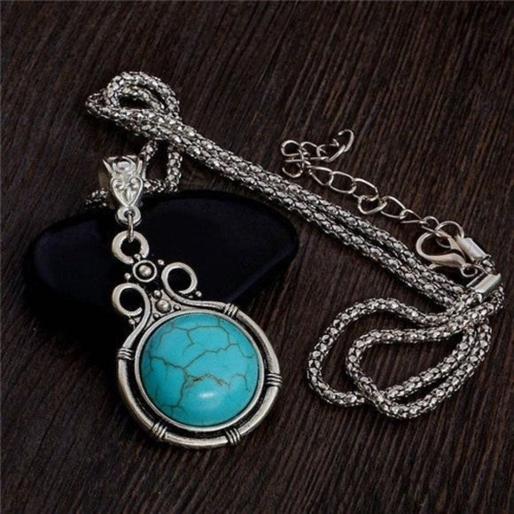 Jewelry - NWOT Vintage Synthetic Turquoise Pendant